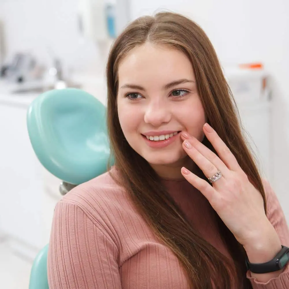 Clinical oral examination performed with focused lighting